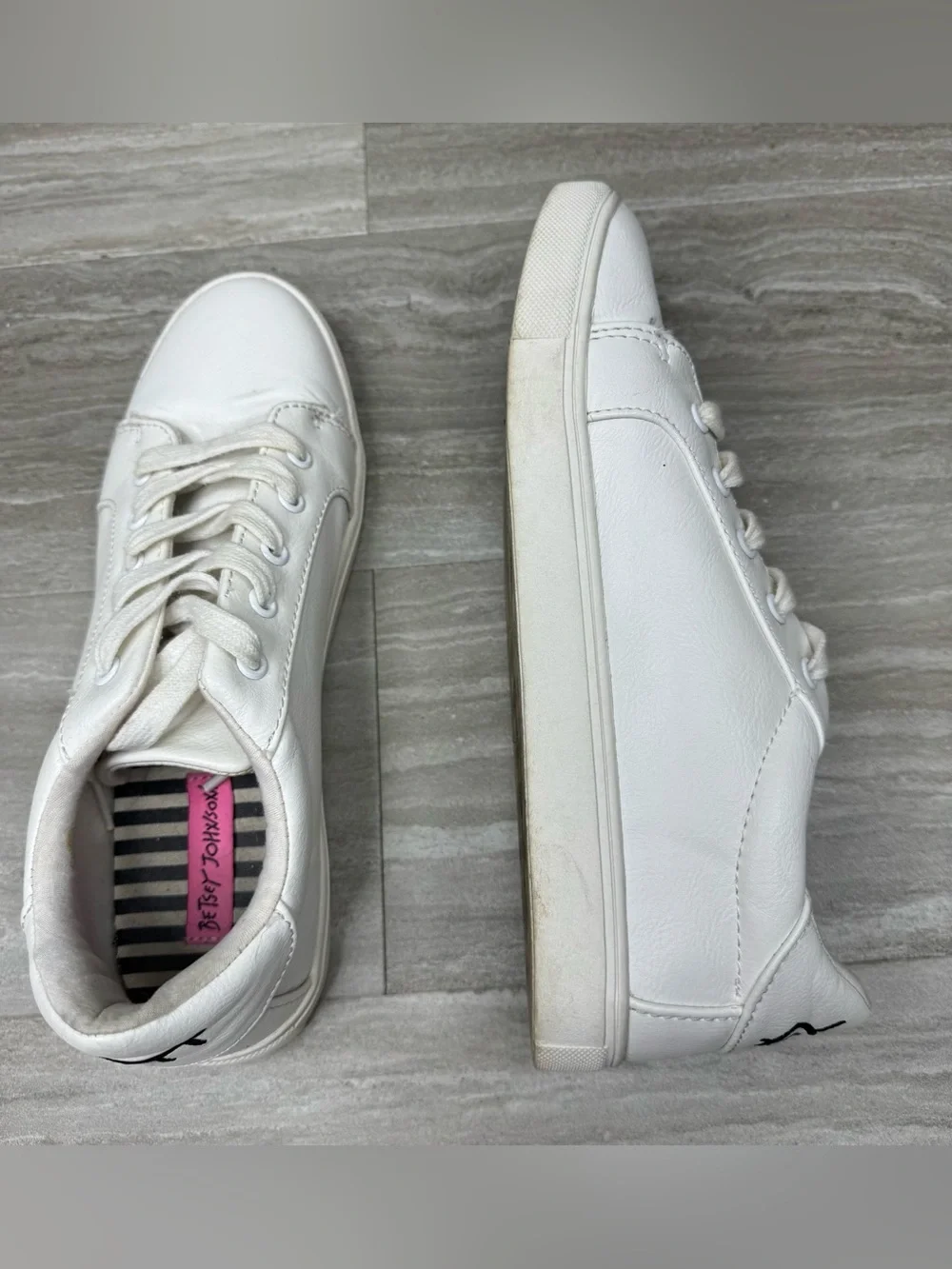 Betsey Johnson Boom White Leather Sneakers Womens Size 9